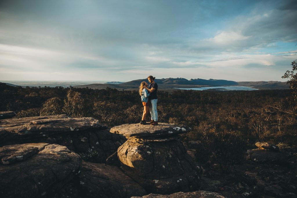 couple on rock australia mountain den